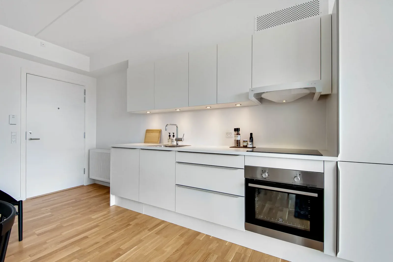 2-room apartment with a balcony in 8240 Risskov image 1