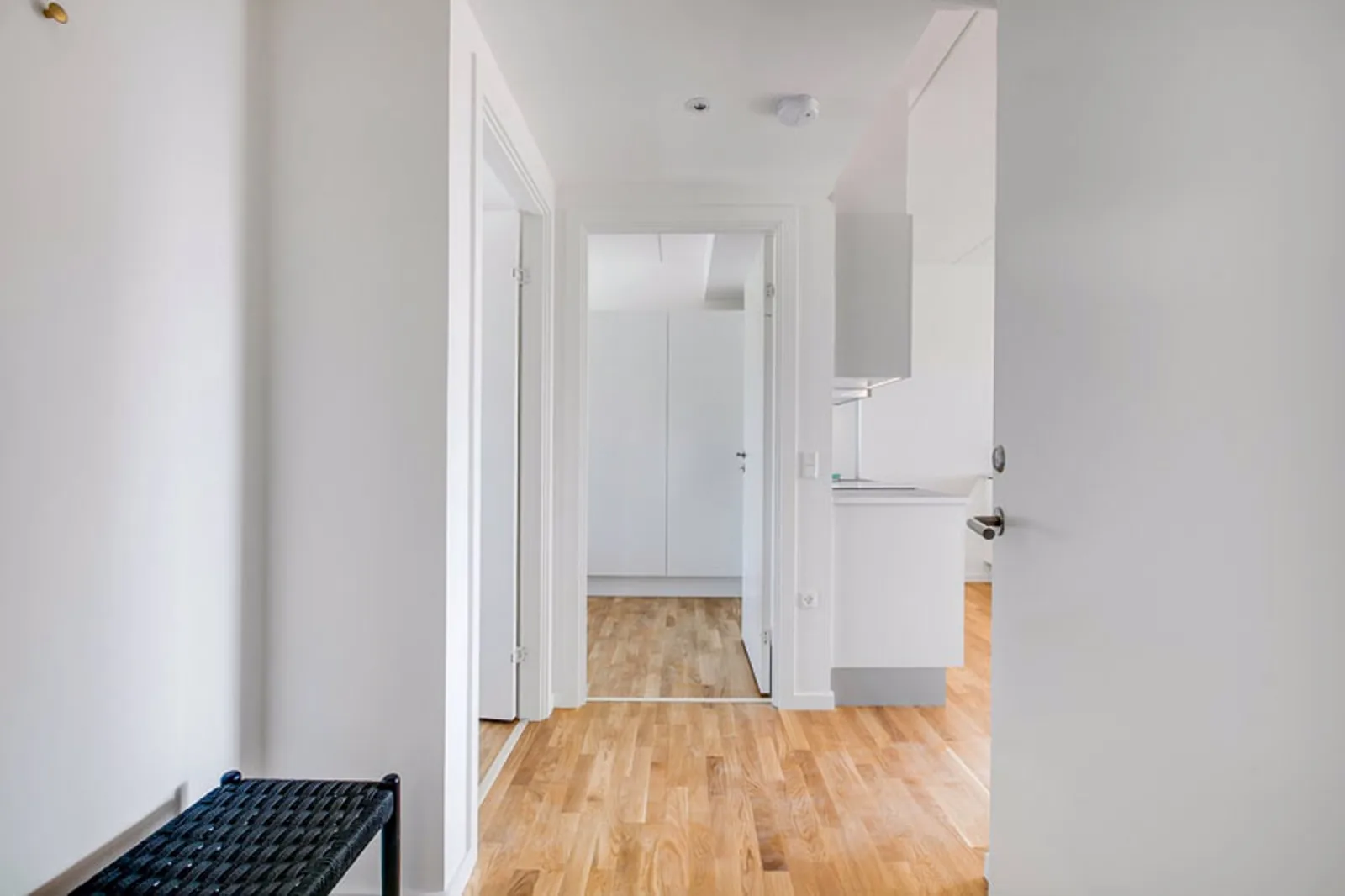 4-room apartment with a balcony in 2605 Brøndby image 6