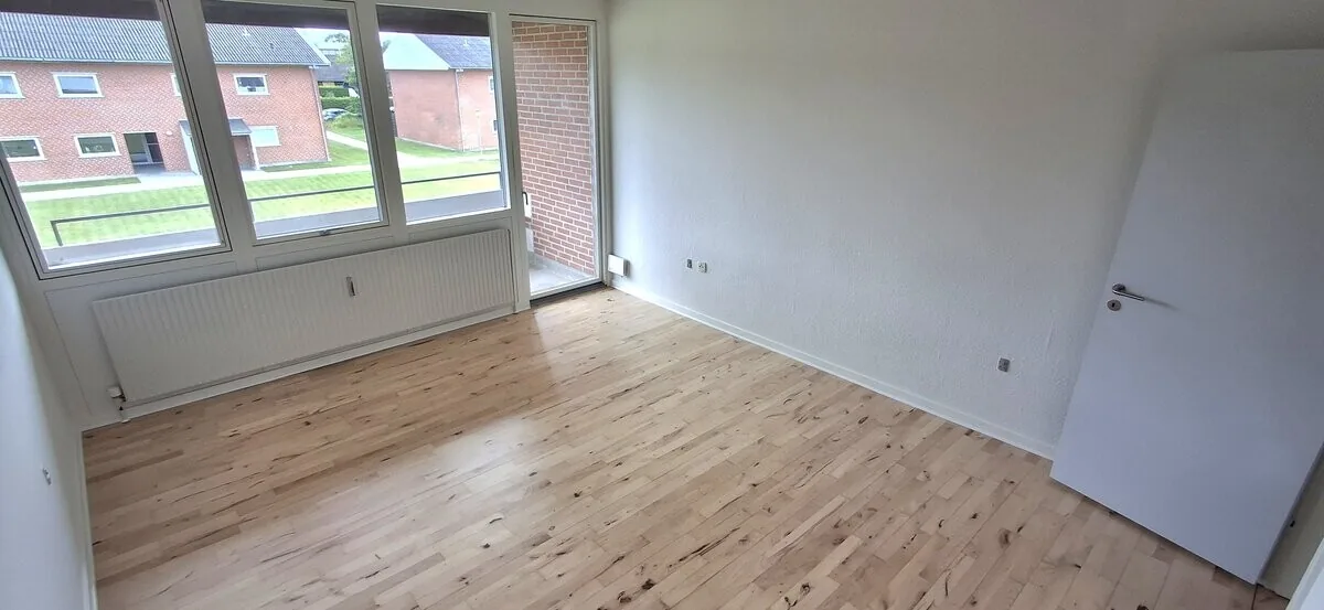 2-room apartment with a balcony in 9900 Frederikshavn image 2