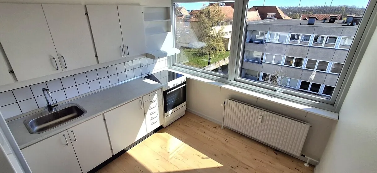 2-room apartment with a balcony in 9900 Frederikshavn image 1