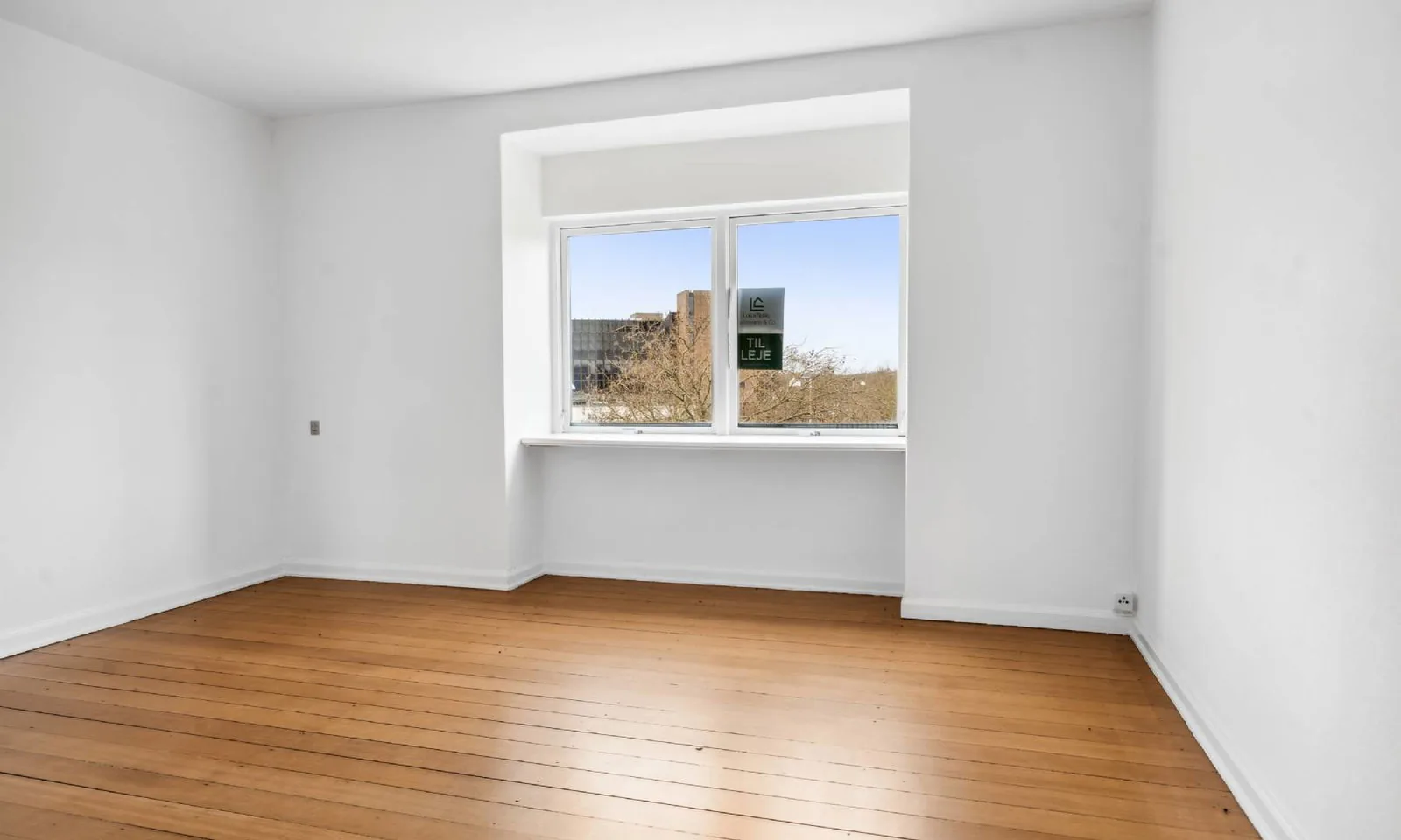 2-room apartment with a balcony in 5000 Odense image 5