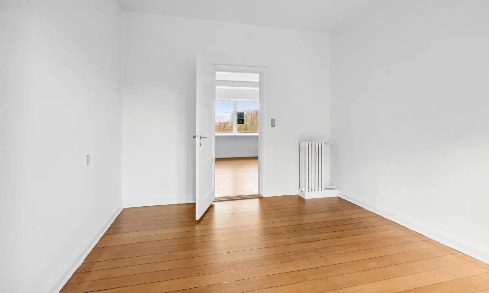2-room apartment with a balcony in 5000 Odense image 2