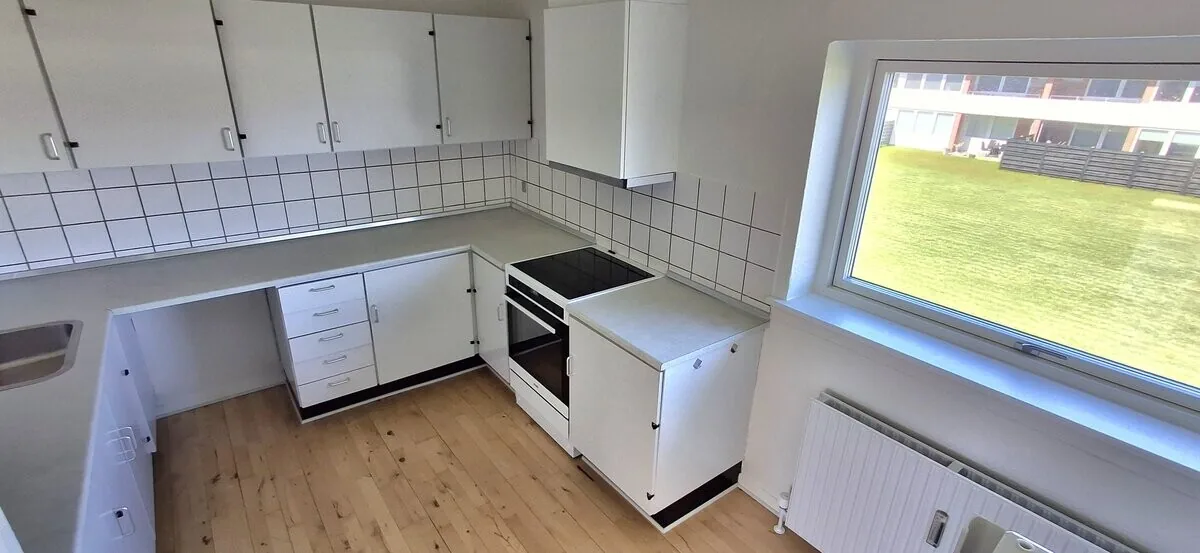 3-room apartment with a balcony in 9900 Frederikshavn image 1