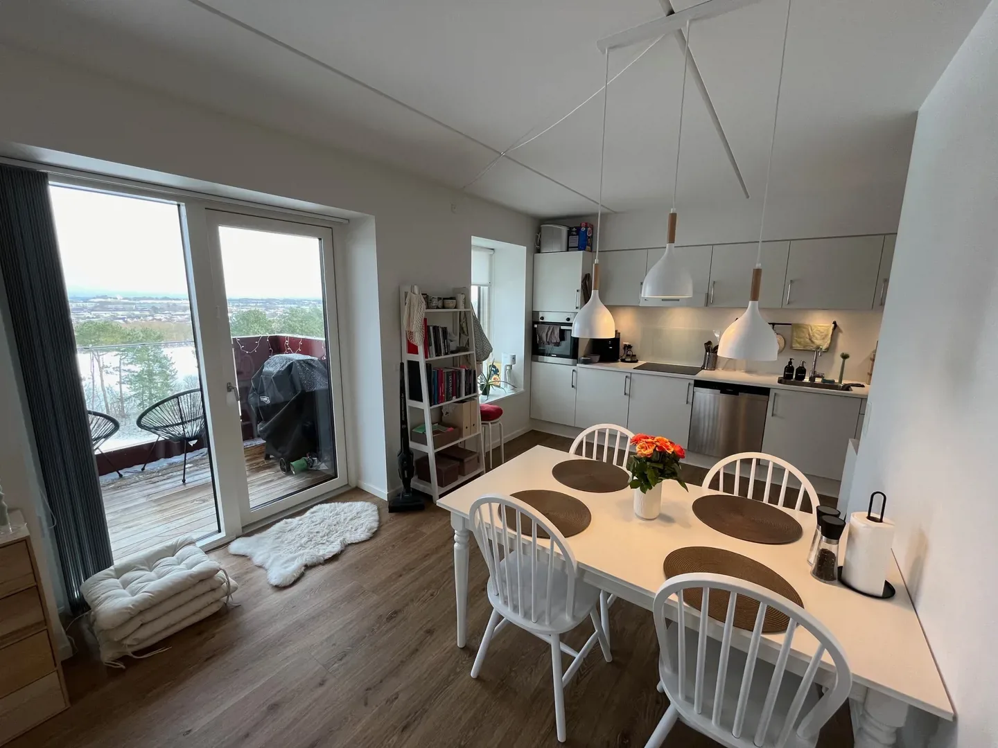 2-room apartment with a balcony in 9000 Ålborg image 2