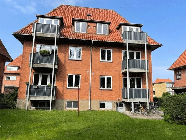 2-room apartment with a balcony in 5230 Odense M image 1
