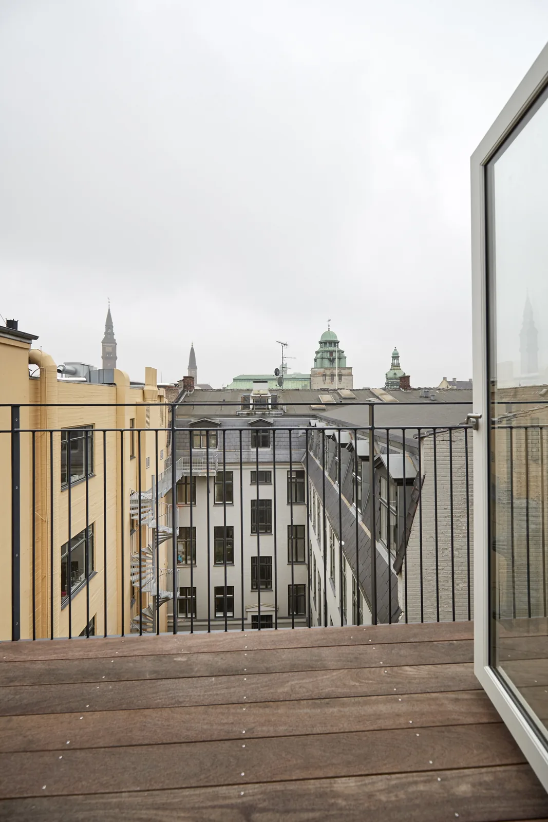 2-værelses lejlighed med parkering i 1450 København K billede 2
