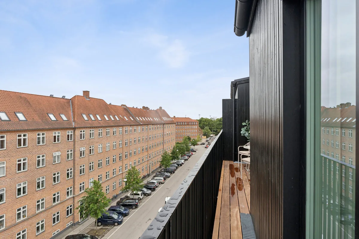 4-room apartment with a balcony in 2300 København S image 1