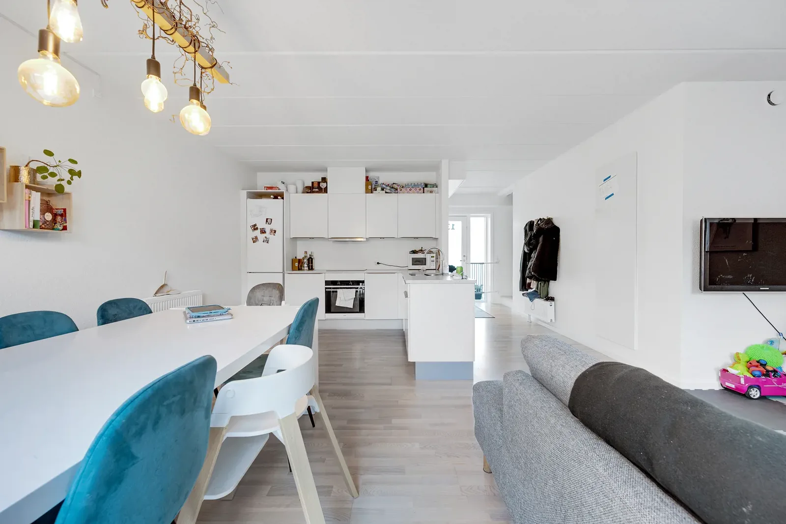 4-room townhouse with a balcony in 9220 Ålborg Øst image 4