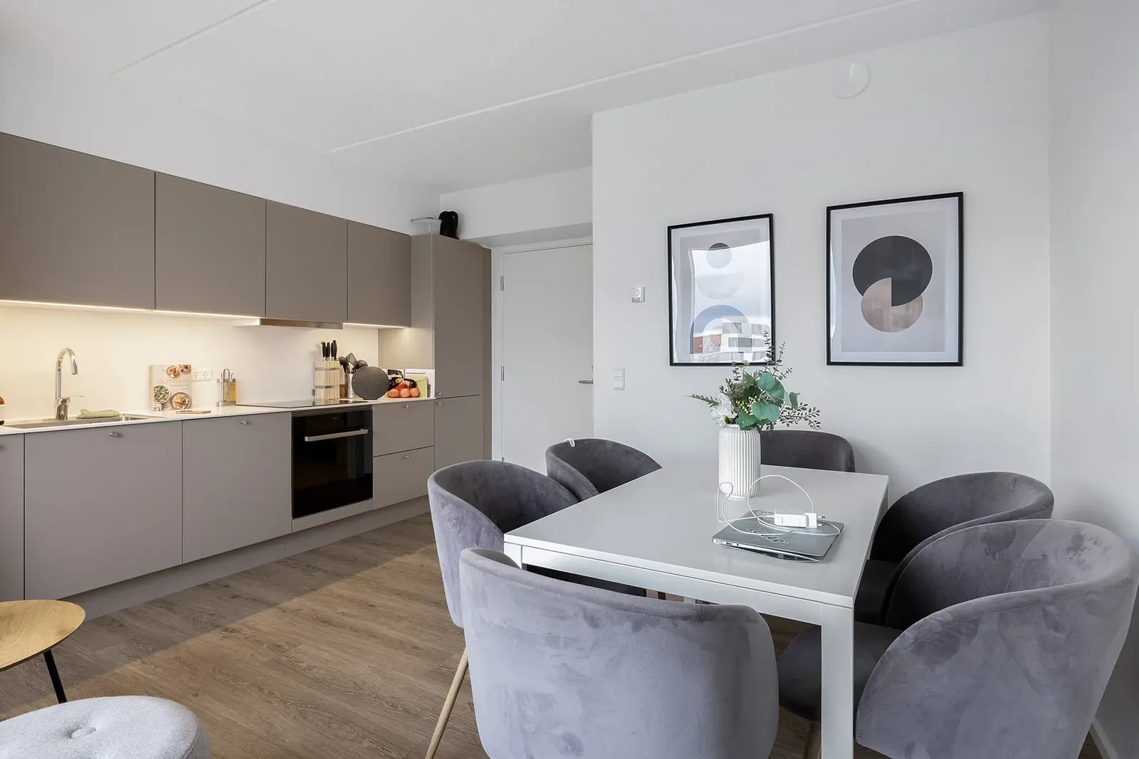3-room apartment with a balcony in 9000 Ålborg image 1