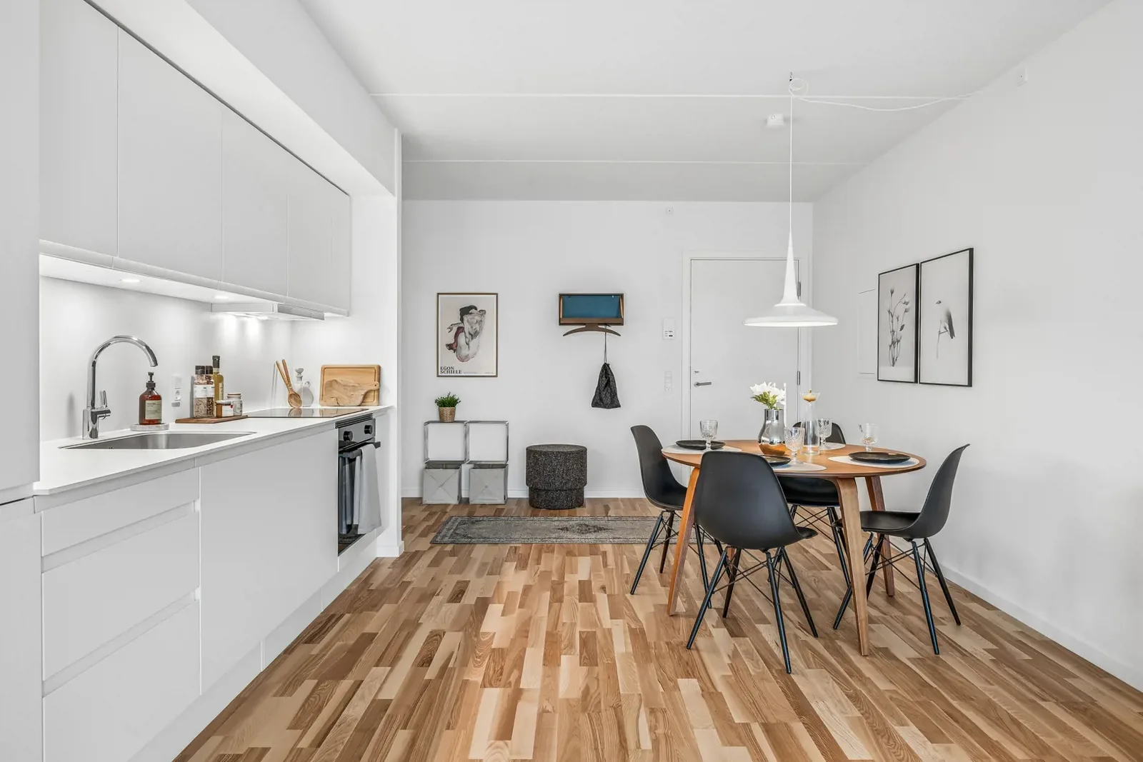 2-room apartment with a balcony in 8000 Århus C image 5