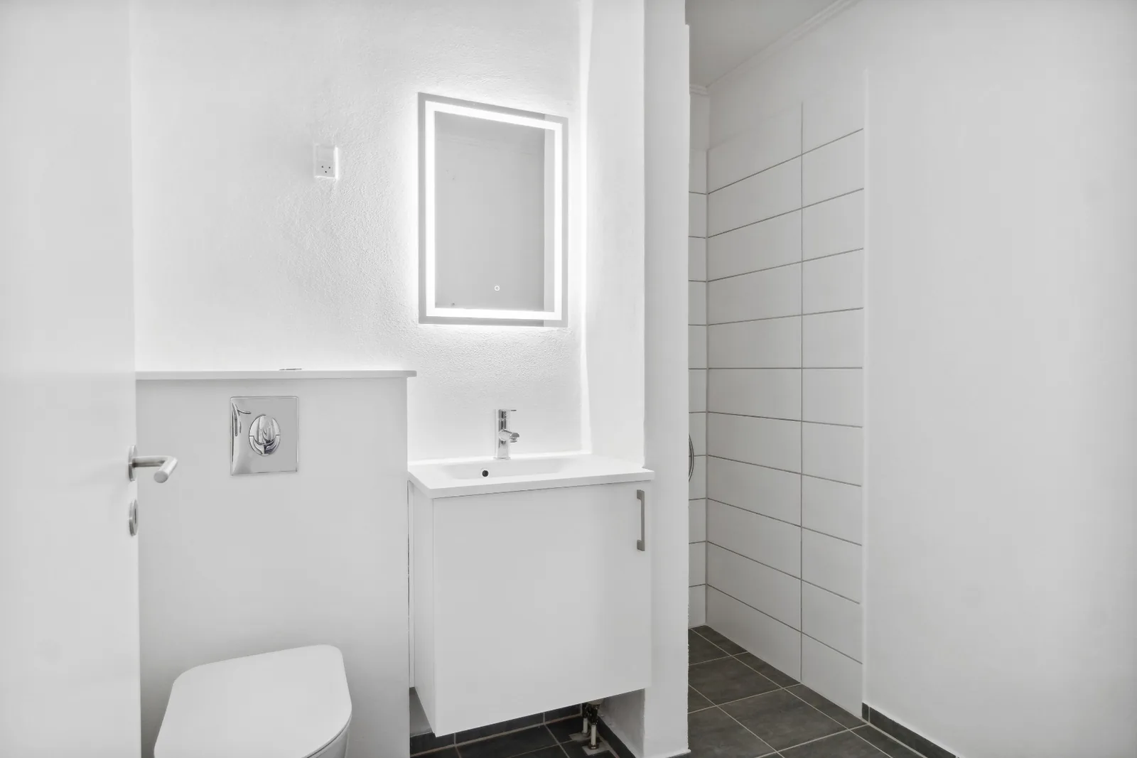 2-room apartment with a balcony in 7100 Vejle image 3
