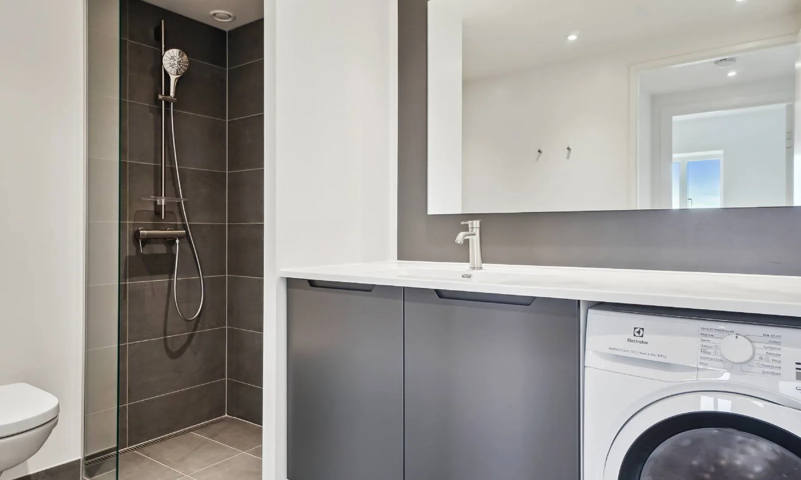 3-room apartment with a balcony in 2730 Herlev image 5