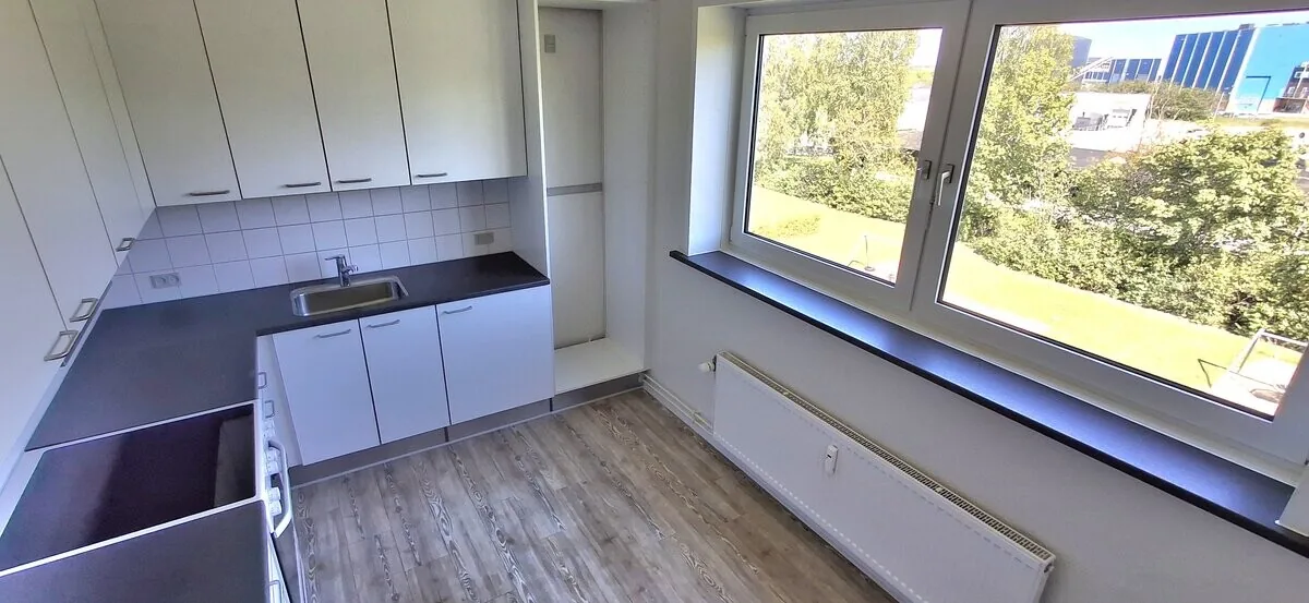 4-room apartment with a balcony in 9900 Frederikshavn image 1