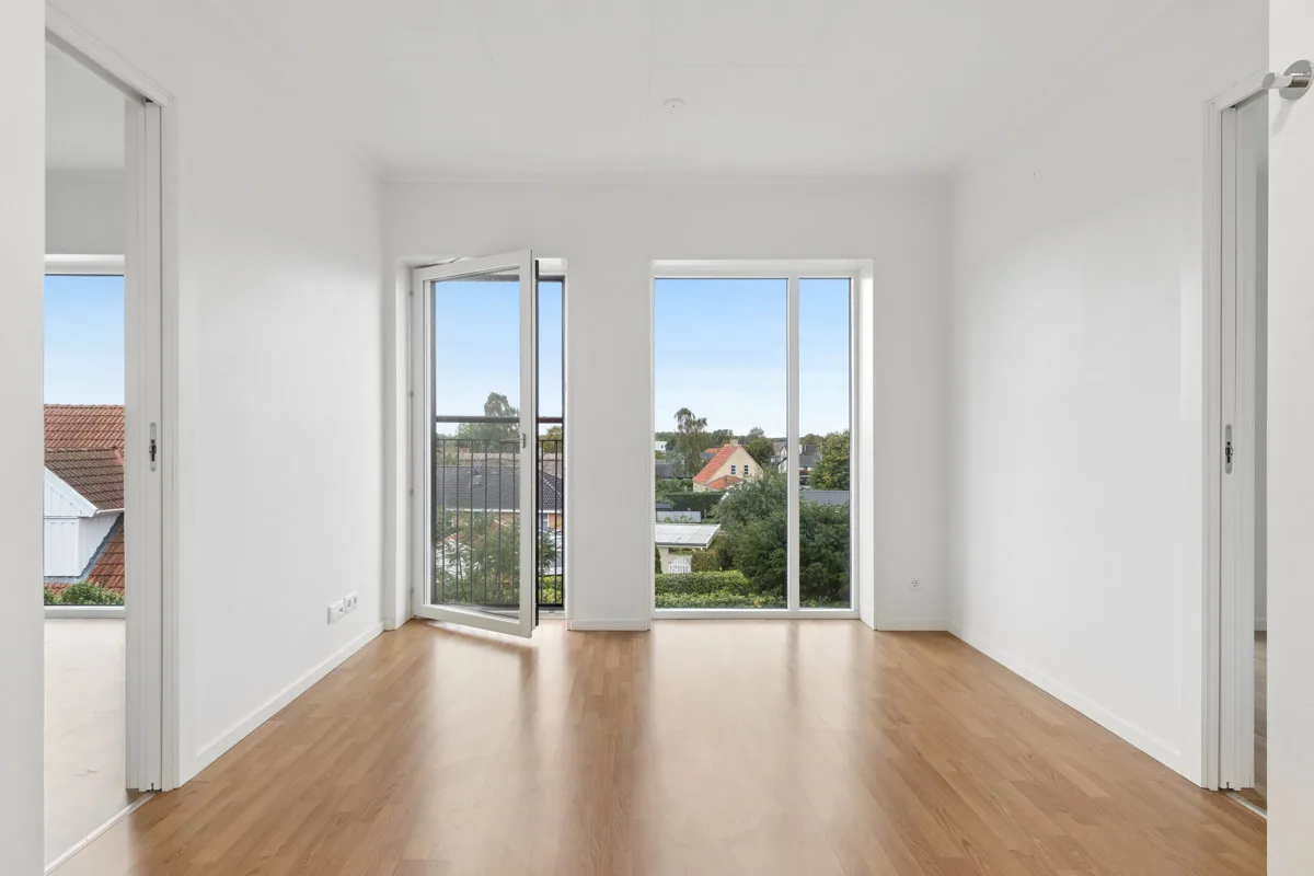 4-room apartment with a balcony in 3650 Ølstykke image 1