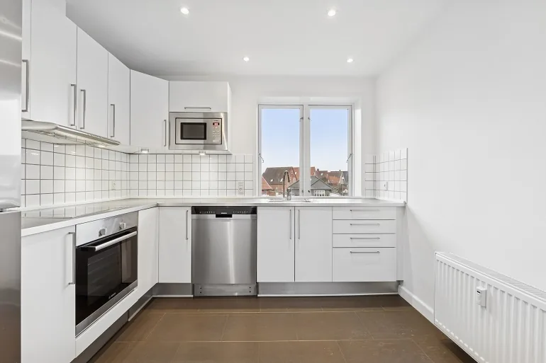 4-room apartment with a balcony in 5000 Odense C image 2
