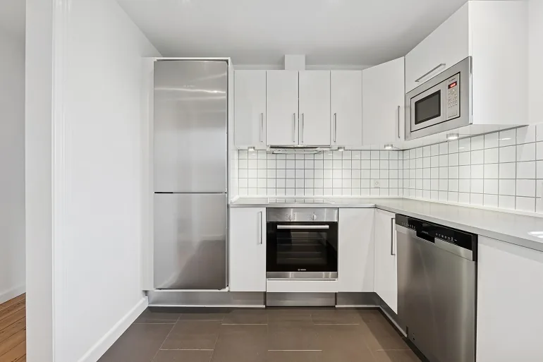 4-room apartment with a balcony in 5000 Odense C image 3