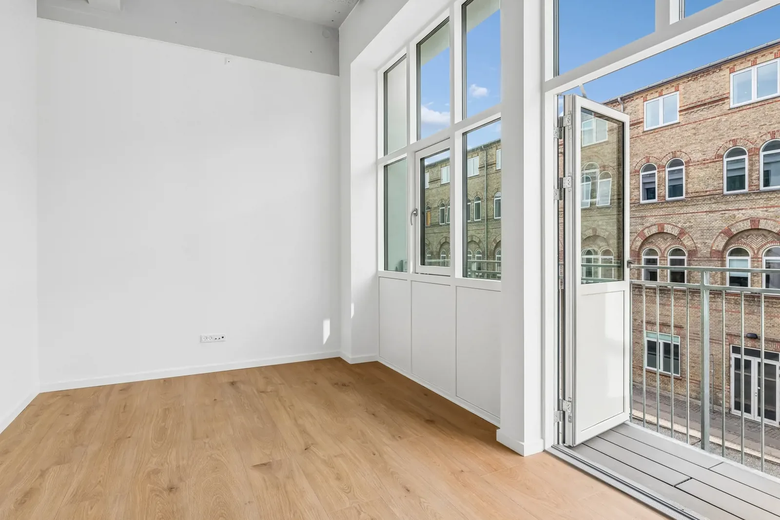 2-room apartment with a balcony in 9000 Ålborg image 6