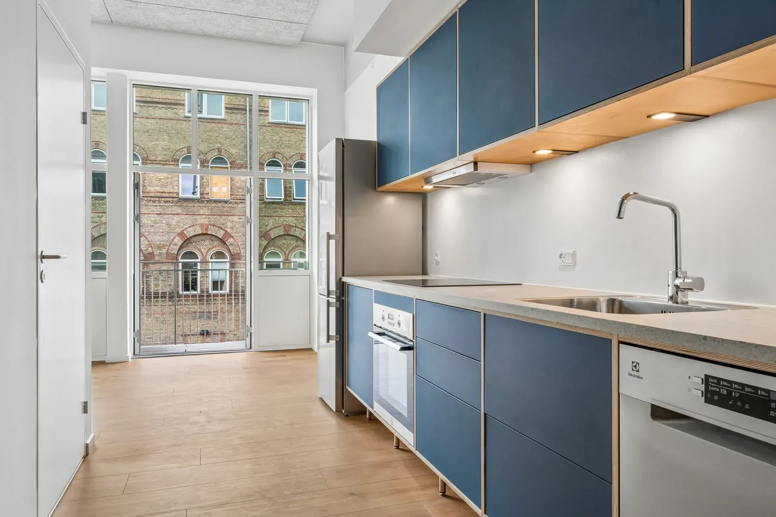 2-room apartment with a balcony in 9000 Ålborg image 3