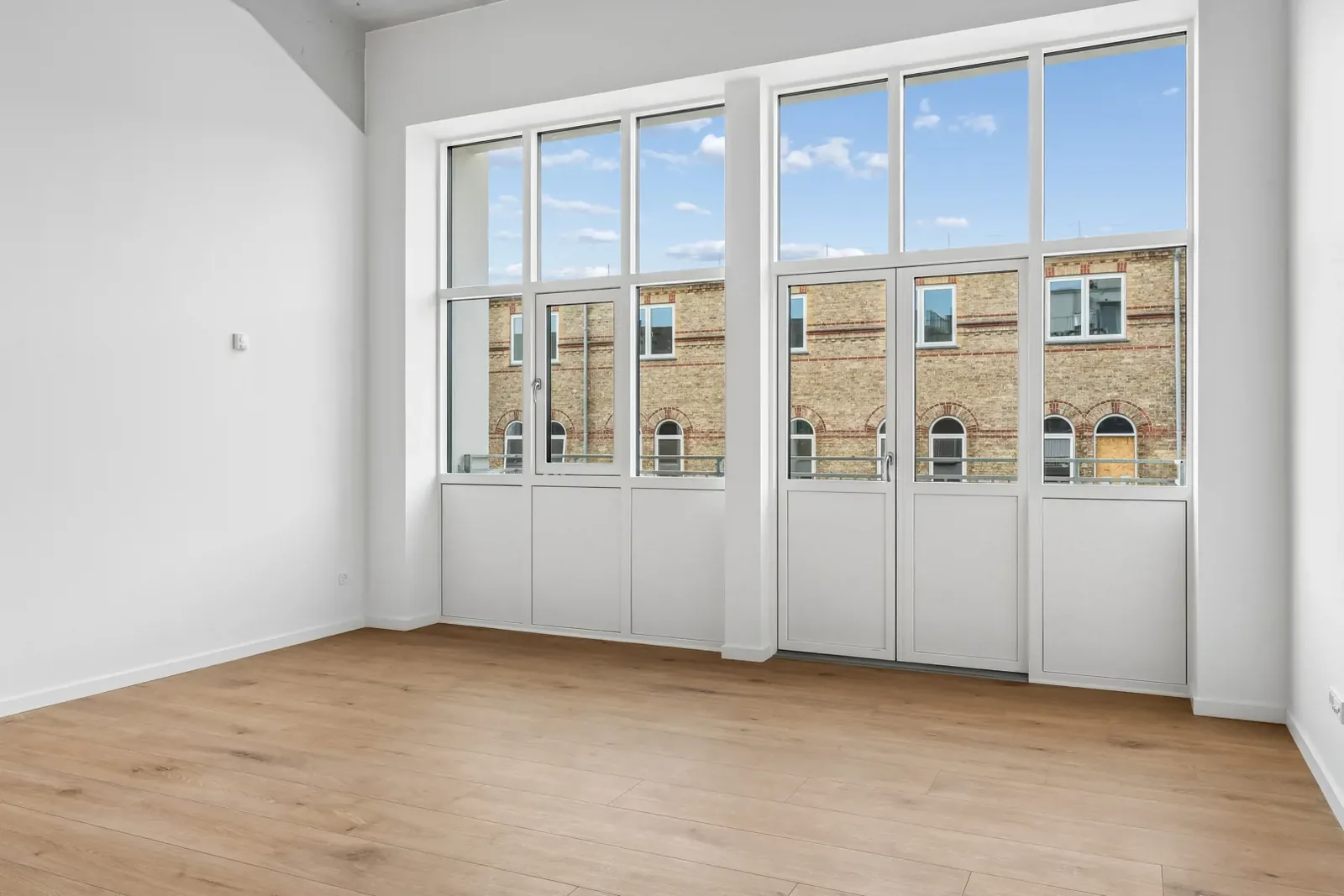 2-room apartment with a balcony in 9000 Ålborg image 2