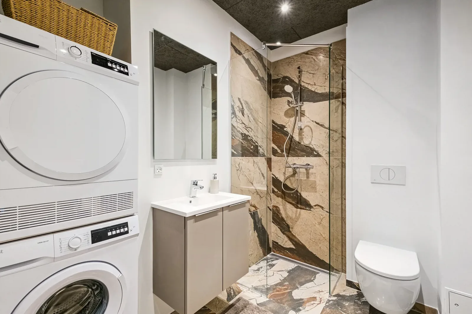 2-room apartment with an elevator in 9000 Ålborg image 6