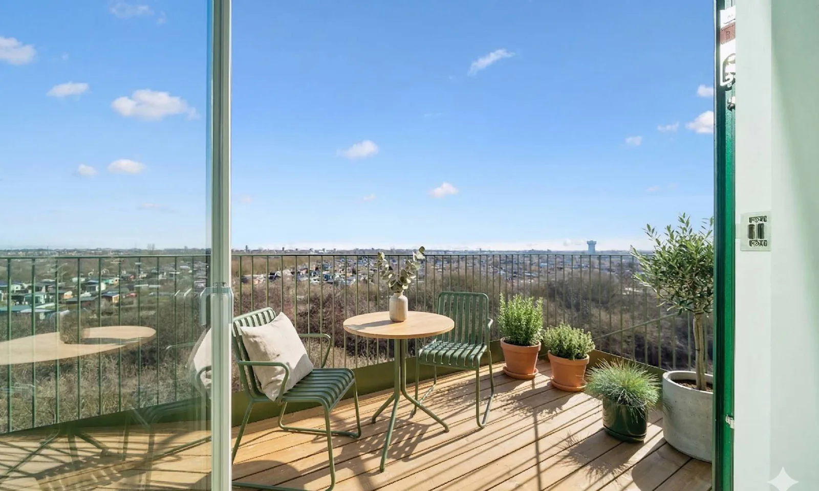 2-room apartment with a balcony in 2300 København S image 1