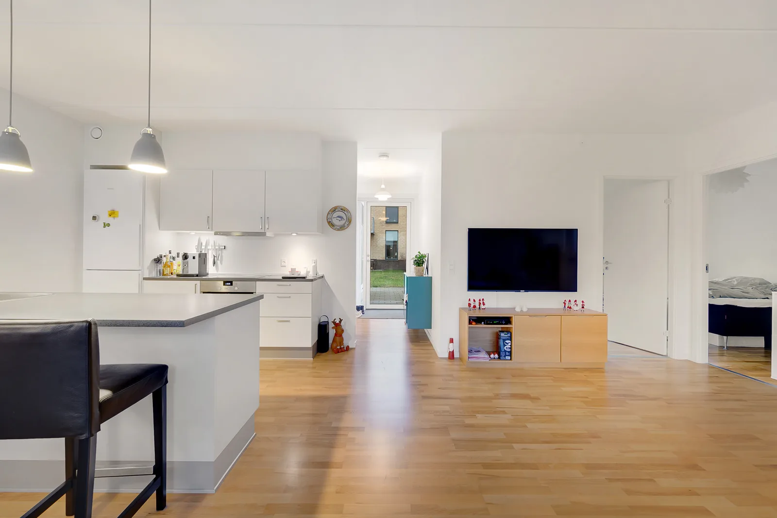 4-room apartment with a balcony in 9000 Ålborg image 3