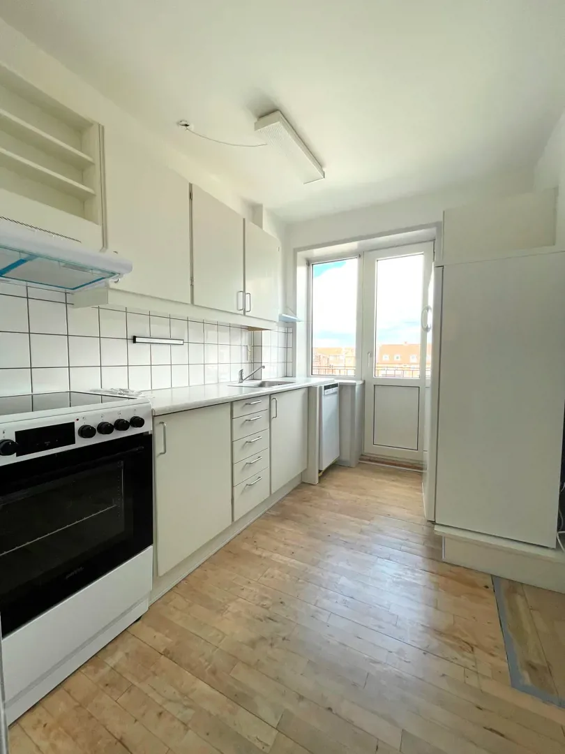2-room apartment with a balcony in 9000 Ålborg image 1