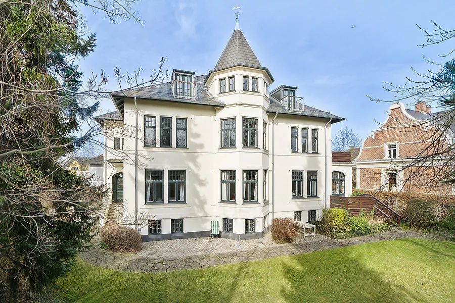 6-room apartment with parking in 2900 Hellerup image 1