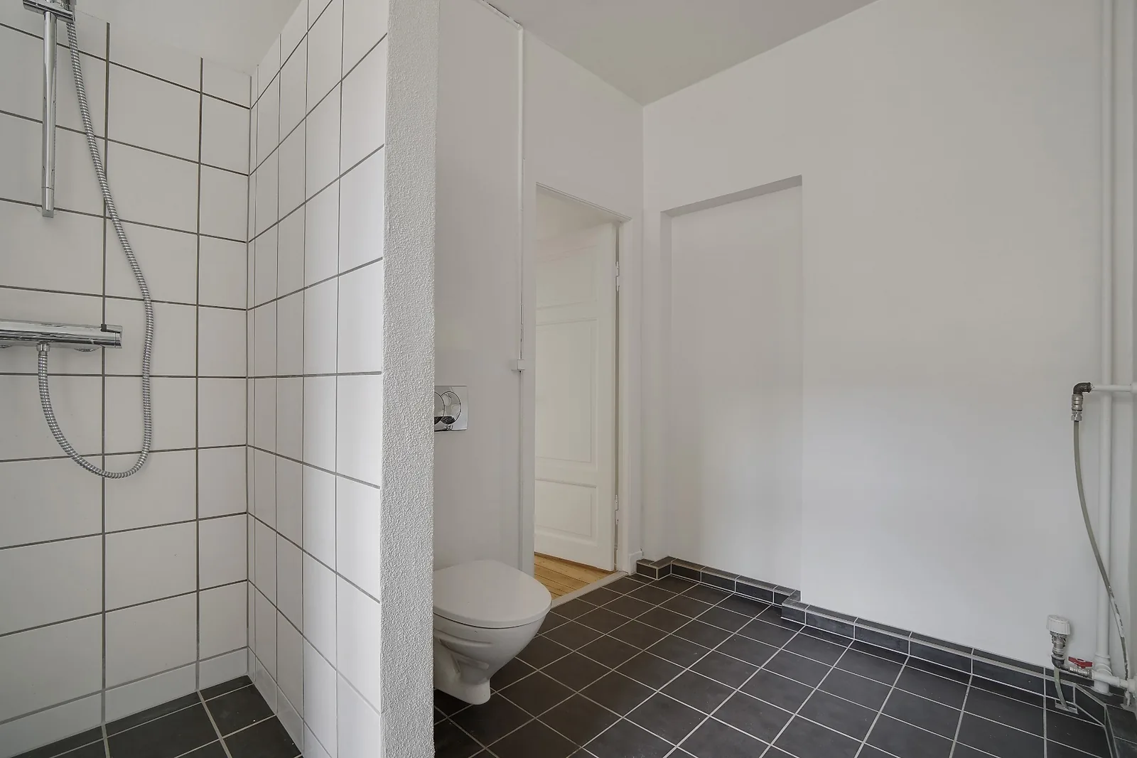 3-room apartment with parking in 6700 Esbjerg image 3