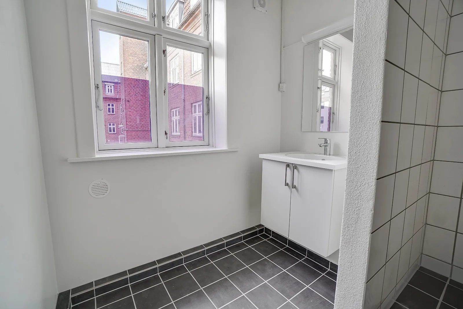 3-room apartment with parking in 6700 Esbjerg image 2