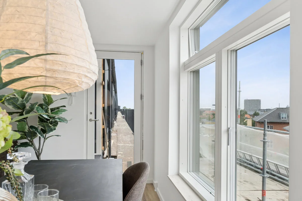 4-room apartment with a balcony in 2300 København S image 1
