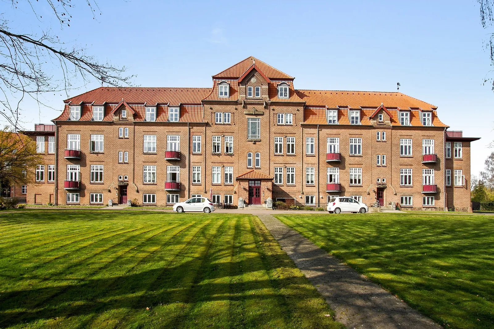 2-room apartment with a balcony in 8700 Horsens image 1