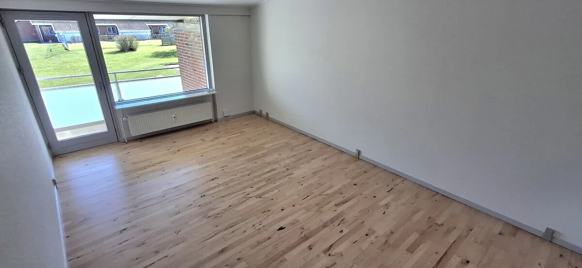 2-room apartment with a balcony in 9900 Frederikshavn image 3