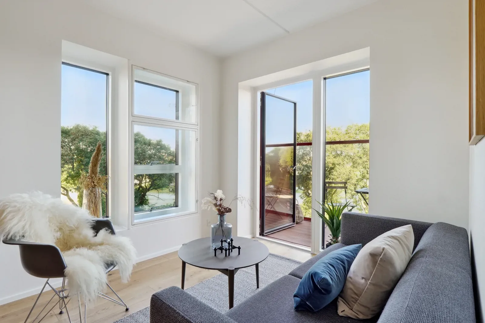 2-room apartment with a balcony in 5000 Odense C image 3