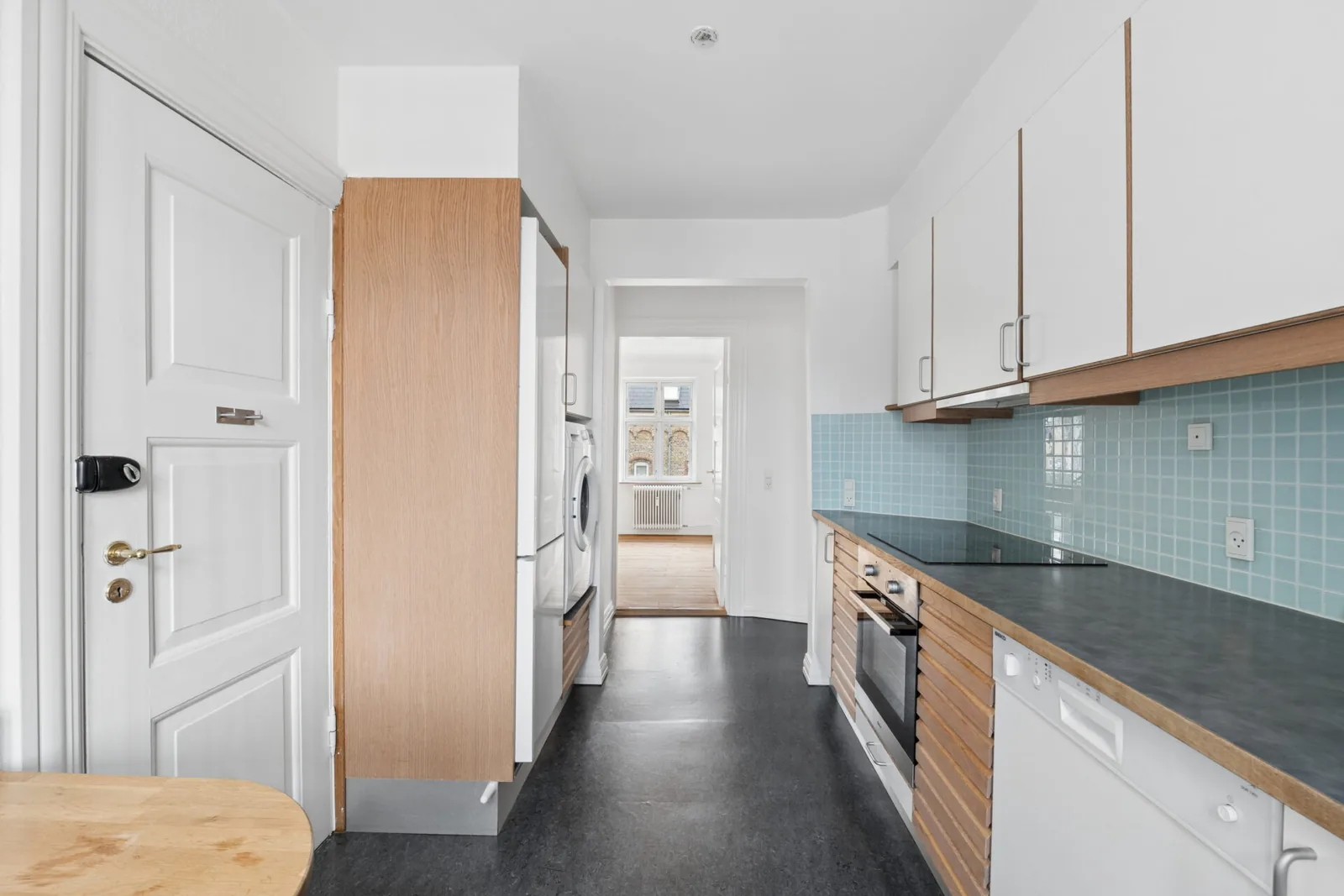 3-room apartment with a balcony in 9000 Ålborg image 4