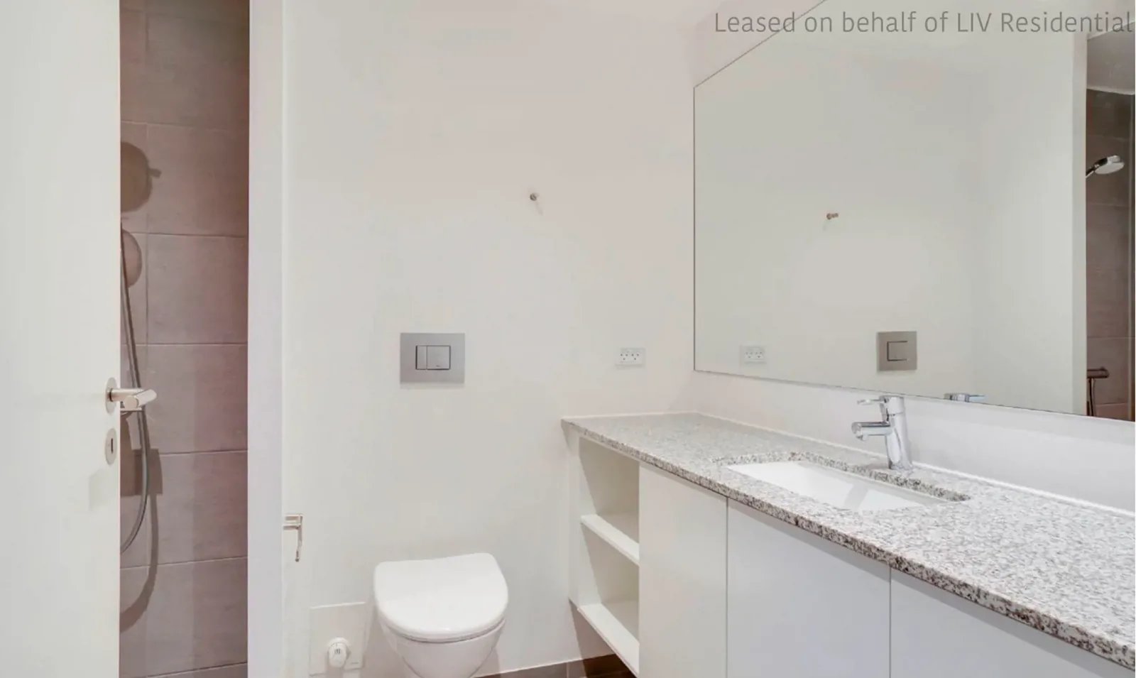 2-room apartment with a balcony in 2300 København S image 4