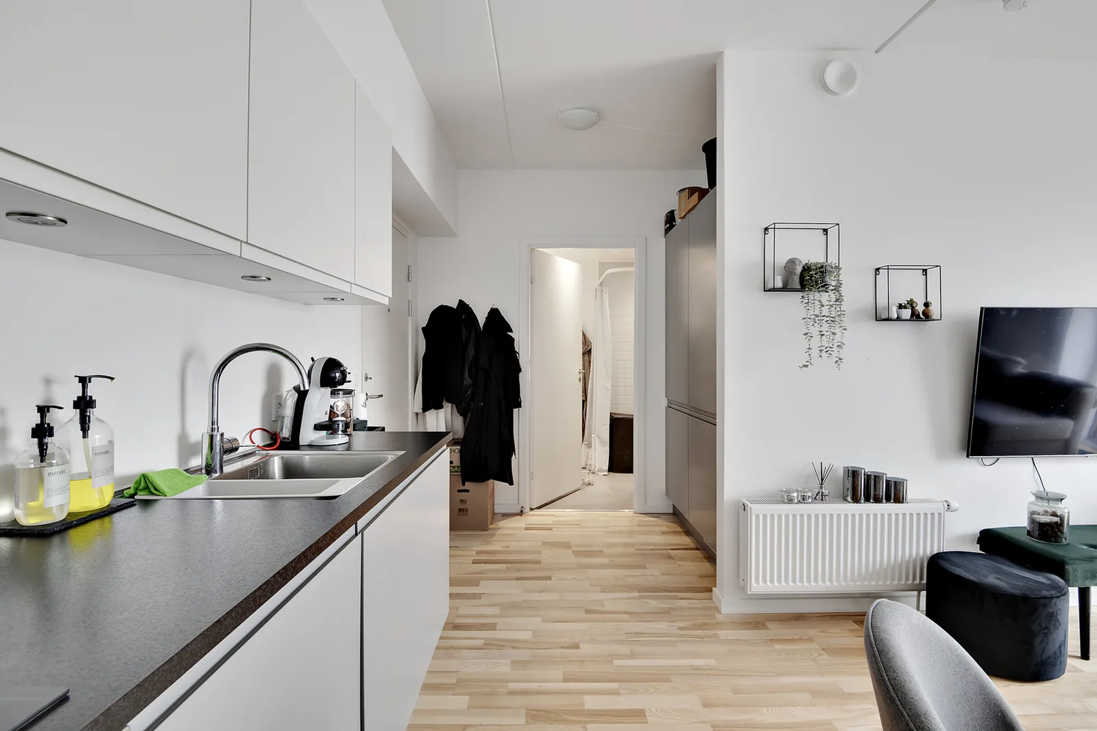 2-room apartment with a balcony in 8220 Brabrand image 4