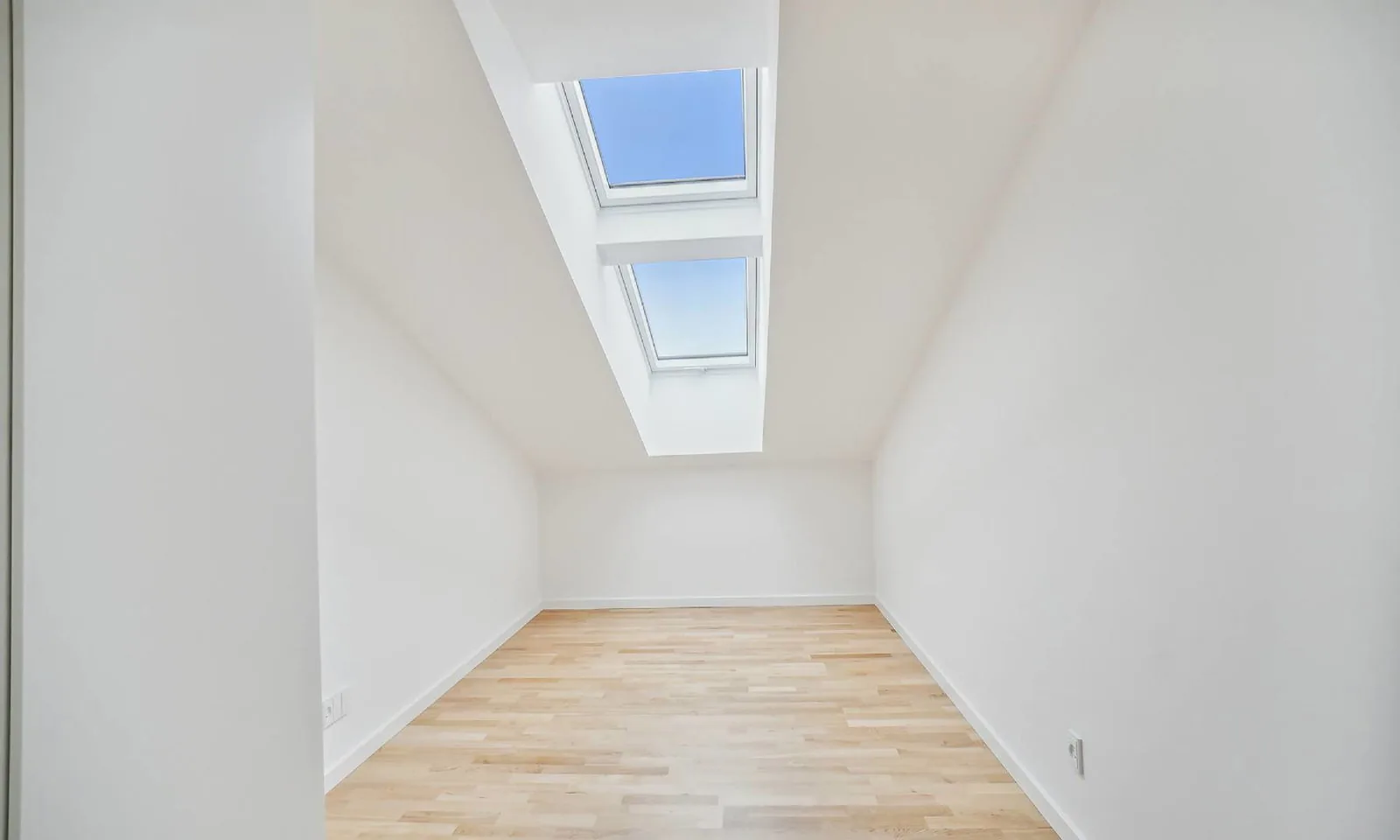 4-room apartment with a balcony in 2700 Brønshøj image 5