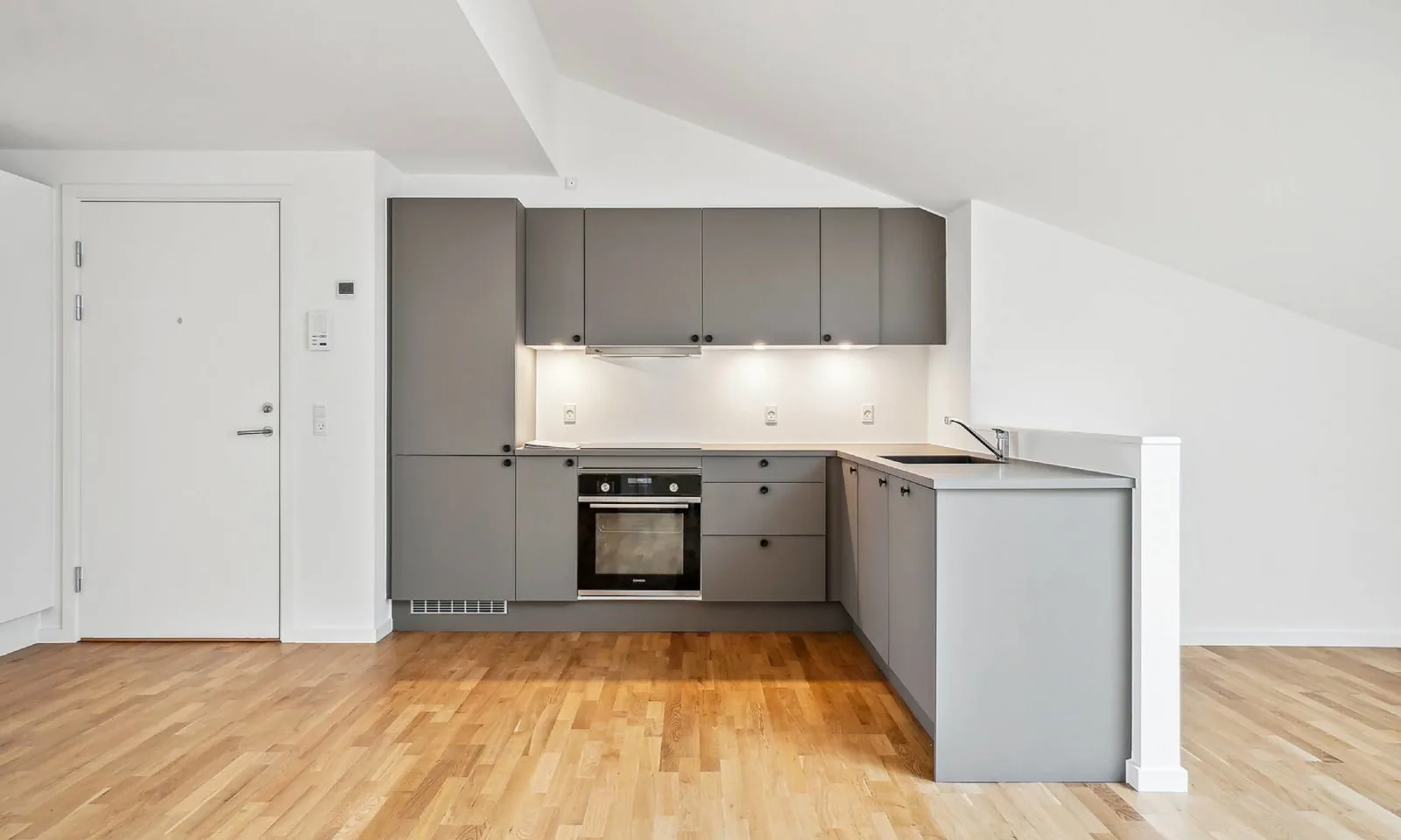 4-room apartment with a balcony in 2700 Brønshøj image 3